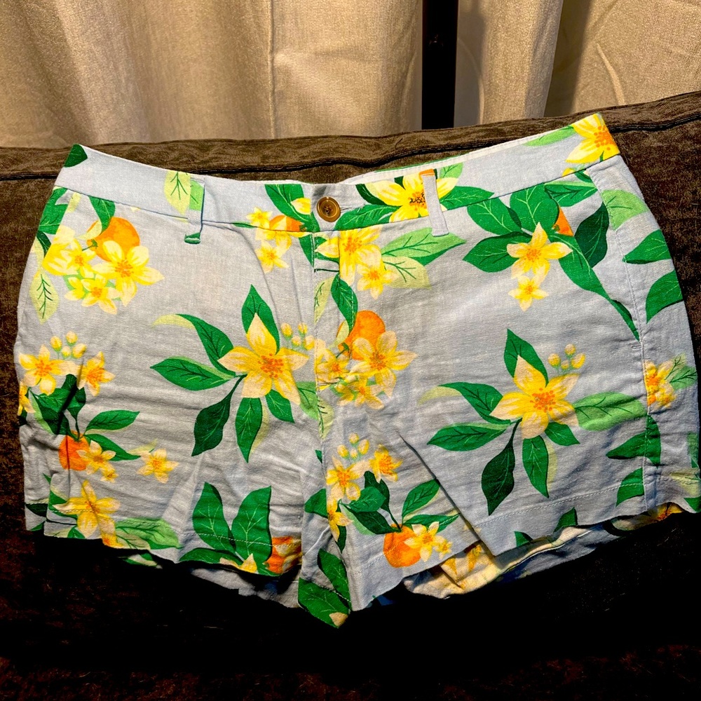 Old Navy  Light Blue Flowered Every Day Shorts 3.5” hem worn once size 8